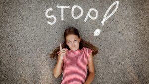 Cómo frenar la miopía en niños: guía para padres
